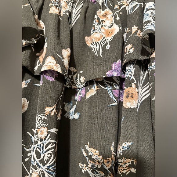 Umgee gray floral ruffle off the shoulder top size L - Picture 2 of 6